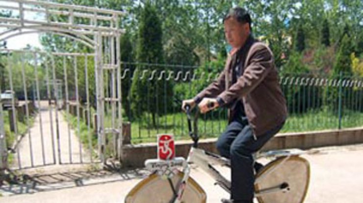 Китаец изобрел велосипед с треугольными колесами