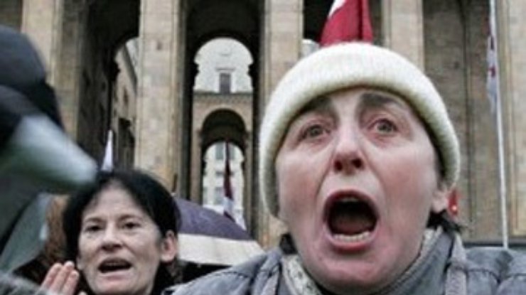 Оппозиционеры закидали яйцами здание мэрии Тбилиси