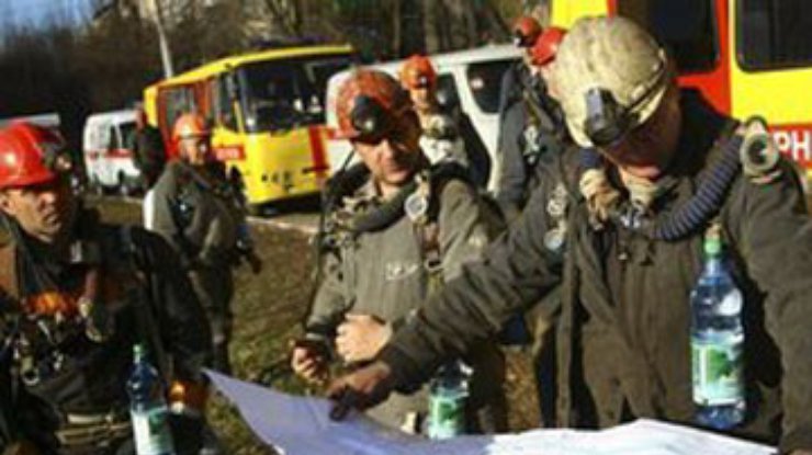 СМИ: На донецкой шахте спасен еще один горняк, неизвестна судьба 9 шахтеров