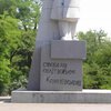 Активисты "Братства" изувечили памятник Ленину в Одессе