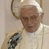 В Праге Бенедикт XVI выступал с пауком на плече