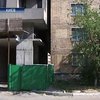 Балконы киевской "хрущевки" буквально замуровали в новострое