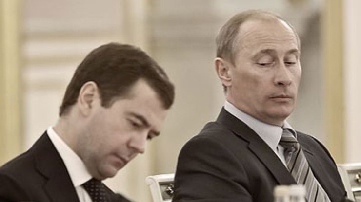 Медведеву и Путину подарили книгу о Бандере