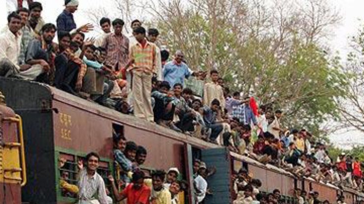 В Индии "зайцев" в поездах будут ловить боксеры и борцы