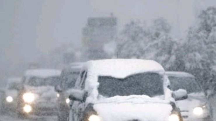 На трассе между Одессой и Ильичевском люди оказались в снежной ловушке