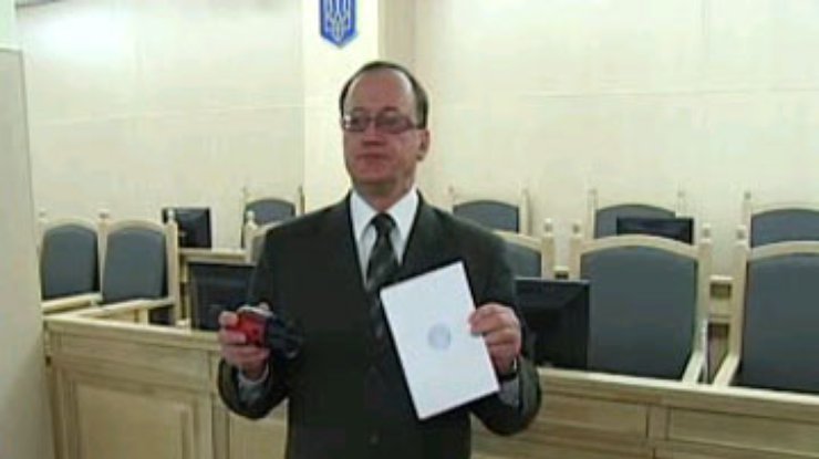 Луценко хочет забрать у Пасенюка печать ВАСУ для экспертизы