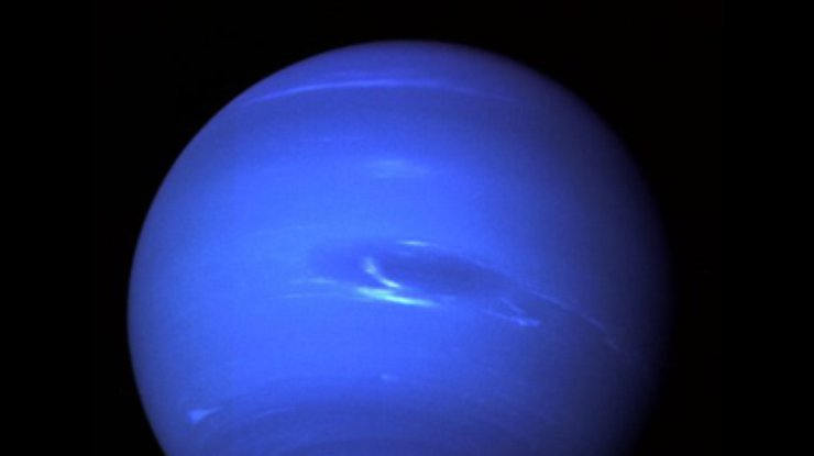 В алмазных морях Нептуна и Урана плавают алмазные айсберги.
