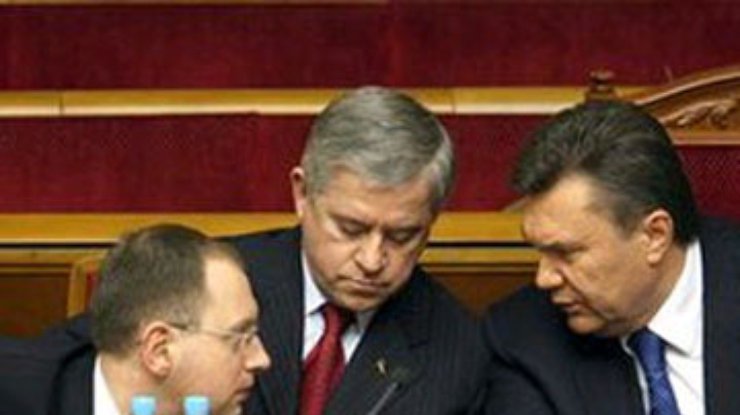 Яценюк поклялся научить Януковича работать