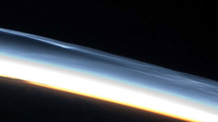 Экипаж МКС сфотографировал высокоатмосферные облака