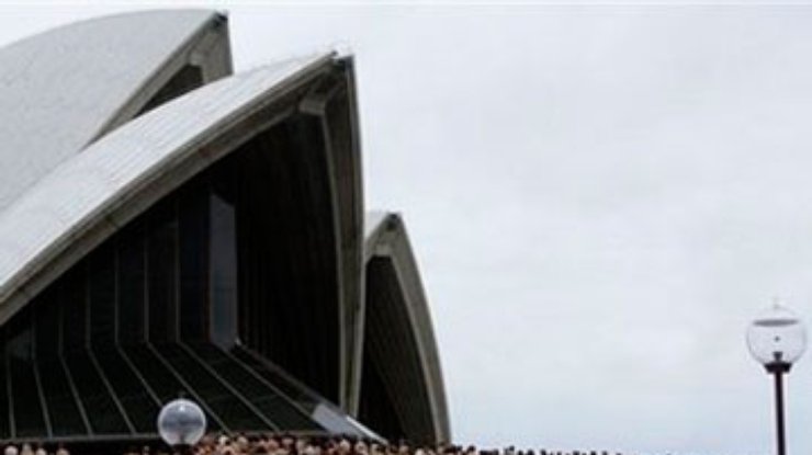 Фотограф "построил" 5 тысяч голых австралийцев у Сиднейской оперы