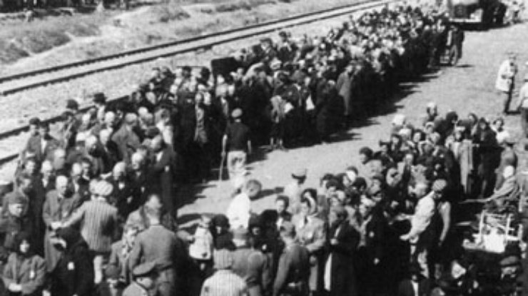В Польше нашли документы об издевательствах над узниками Освенцима