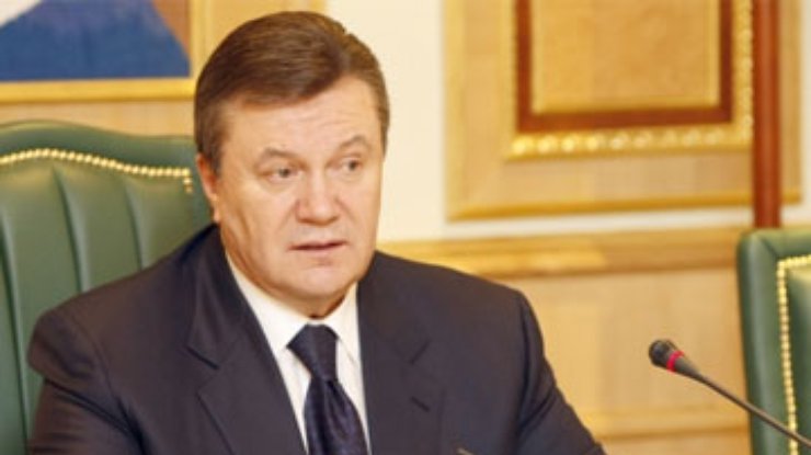 Янукович "обезглавил" СБУ в 17 областях