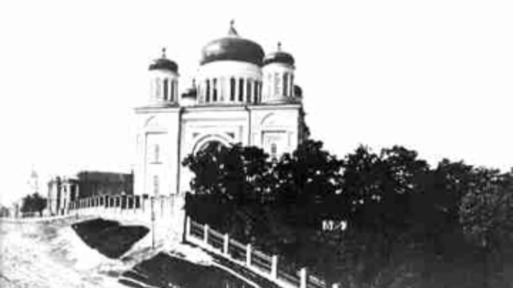 Фундамент первой каменной церкви Киевской Руси под угрозой