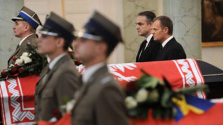 Вулкан помешал приезду делегаций на похороны Качиньского