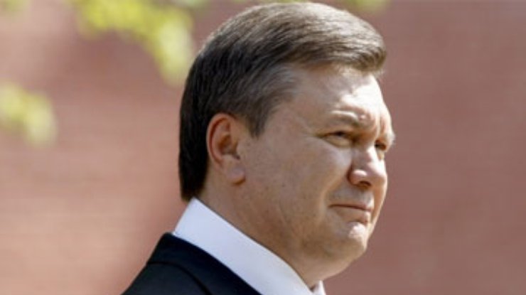 Янукович обещает не уступать России имущество СССР