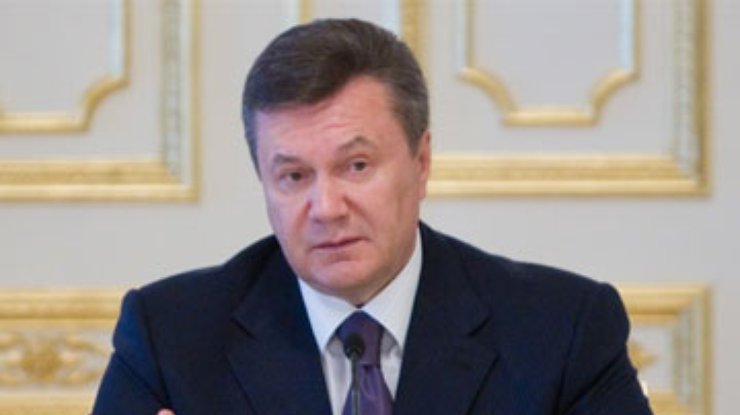 Янукович пока не будет переписывать Конституцию
