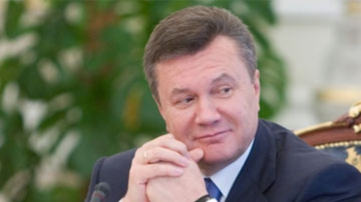 Янукович приказал праздновать День Конституции