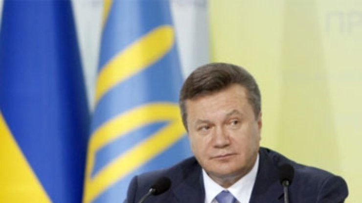 Депутаты подарят Януковичу чайный сервиз