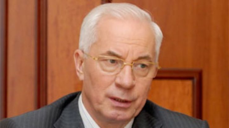 Азаров объяснил, почему новая власть выбрала Россию
