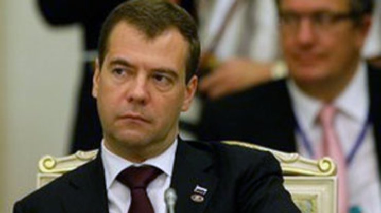 Медведев отменил "черные списки" украинцев