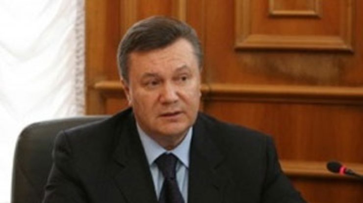 Янукович приказал Кабмину следить за пожарами