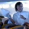 Пассажиры Lufthansa устроили "бой подушками" в самолете