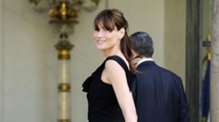Иранская газета назвала жену Саркози проституткой
