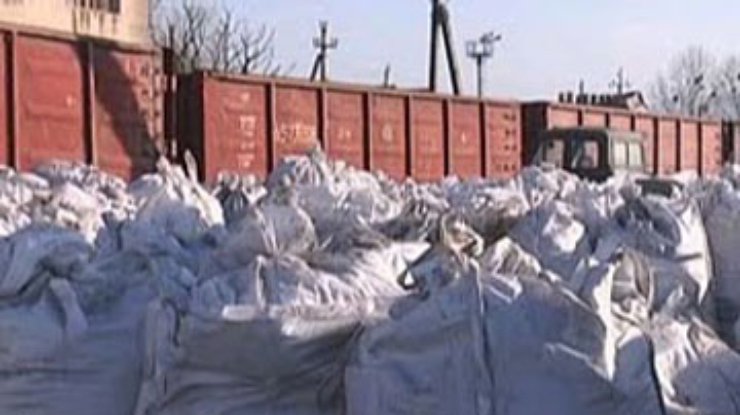 Украина начала вывоз из Закарпатья в Польшу опасных отходов