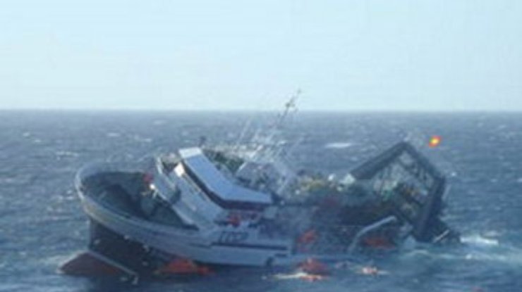 В Черном море затонуло судно с 12 моряками на борту