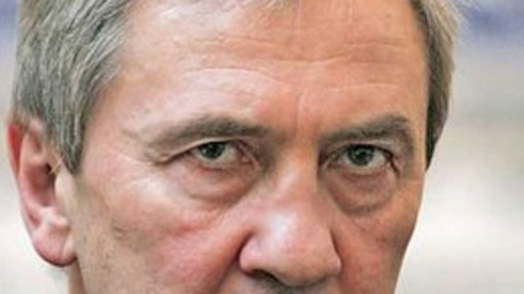 Янукович уволил Черновецкого