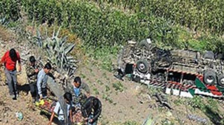 В Перу автобус упал в пропасть - 17 погибших