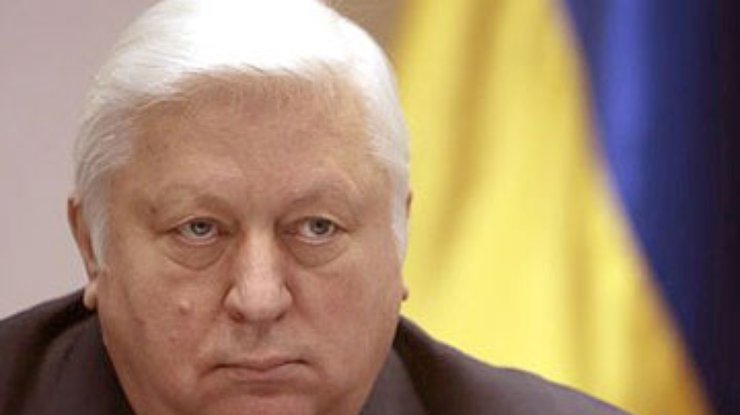 Виктор Пшонка: Охрана, конечно, мешает. Еще не привык к ней