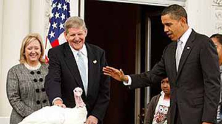 Обама "помиловал" индюшек, доставленых в Белый дом на День благодарения