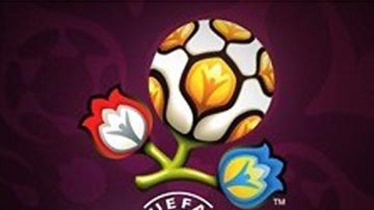 Матчи Евро-2012 будут судить по пять арбитров