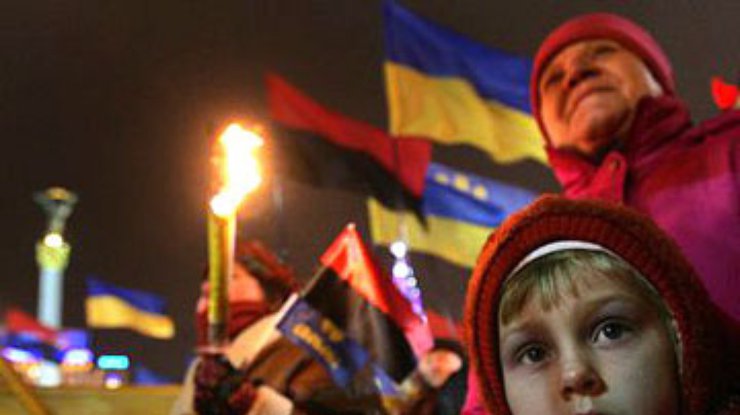 В Киеве более 2 тысяч демонстрантов устроили факельное шествие в честь Бандеры