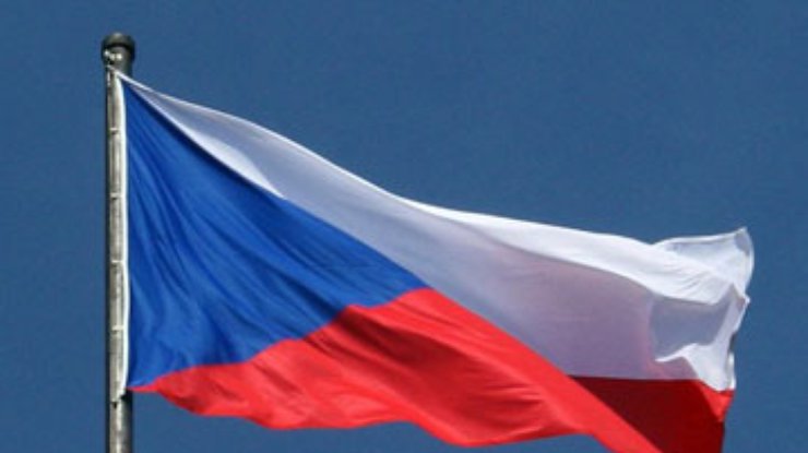 Чешские дипломаты требуют от Украины покончить с аферами в очередях за визами