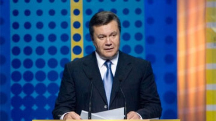 Янукович пообещал "не навязывать" стране новую Конституцию