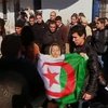 В столице Алжира мужчина пытался сжечь себя