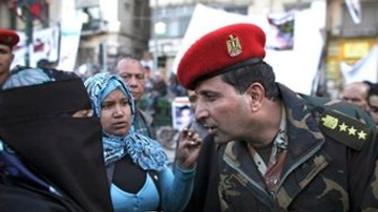 В Египте военные распустили парламент