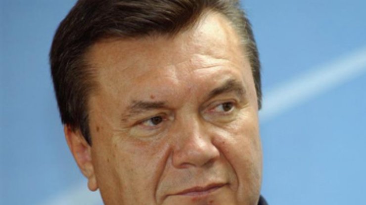 Янукович посетил могилу Кушнарева
