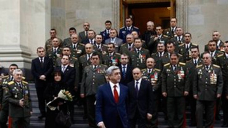 Армянские оппозиционеры надеятся на "мубаракизацию" своего президента