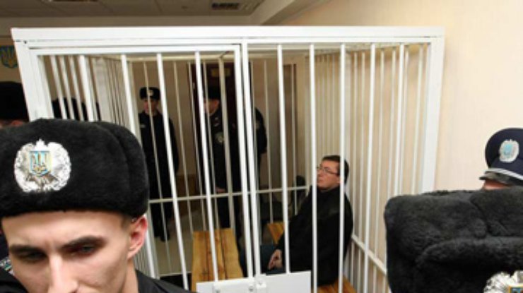 Луценко просит своих сторонников не митинговать возле Апелляционного суда