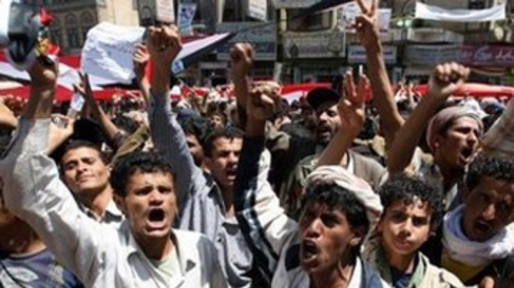 В Йемене полиция обстреляла демонстрантов