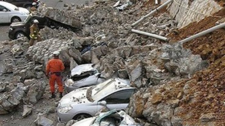 В Японии цунами убило от 200 до 300 людей