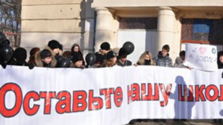 Четыре украинские школы в Макеевке удалось отстоять