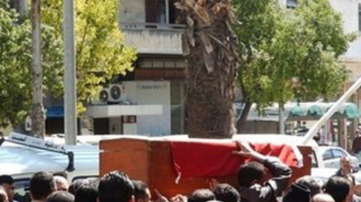 В Сирии похороны убитых демонстрантов превратились в бой с полицейскими