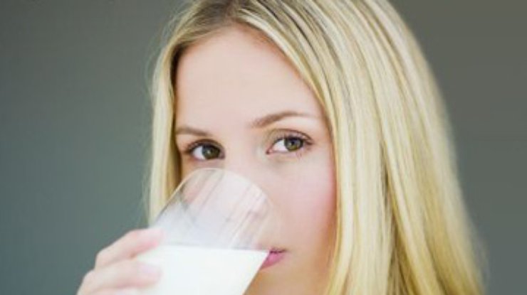 Стакан молока на завтрак помогает избавиться от лишних килограммов