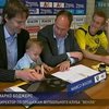 Полуторагодовалый малыш подписал контракт с футбольным клубом