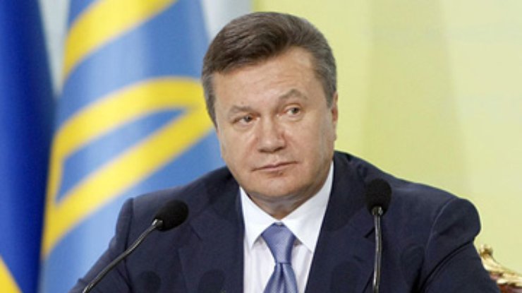 Янукович хочет в ЕС, но поедет к Медведеву