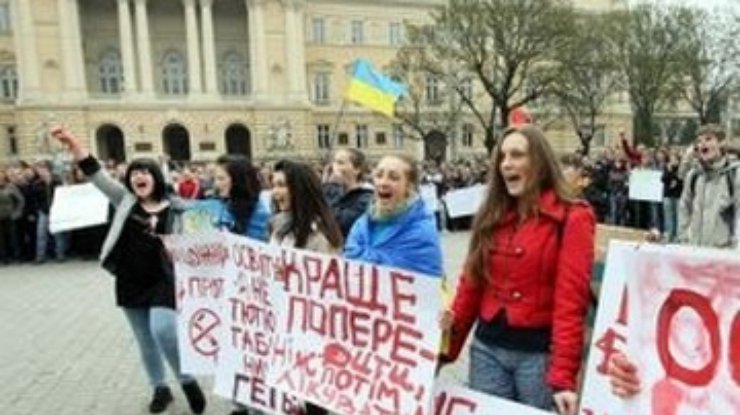 Студенты протестуют за деньги иностранных фондов - Табачник